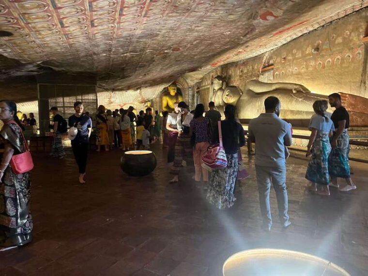 from-colombo-cruise-port-sigiriya-and-dambulla-2-day-tour