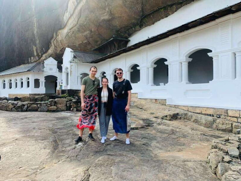 from-colombo-dambulla-and-pidurangala-rock-climb-day-trip