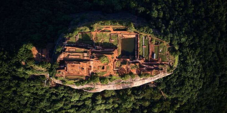 from-colombo-sigiriya-and-dambulla-day-trip-and-safari