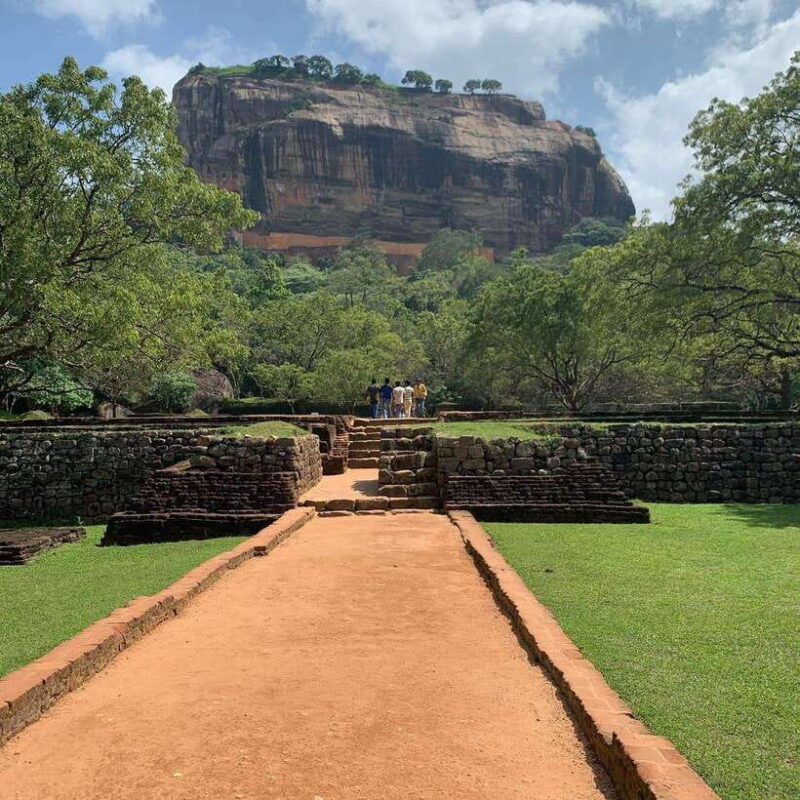 from-colombo-sigiriya-rock-dambulla-minneriya-4x4-safari