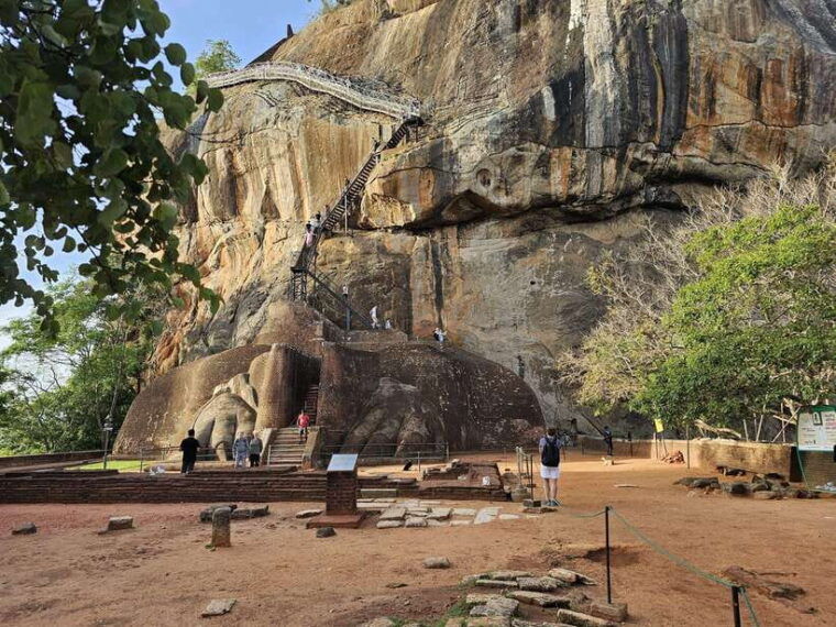 from-colombo-sigiriya-rock-fortress-dambulla-cave-safari