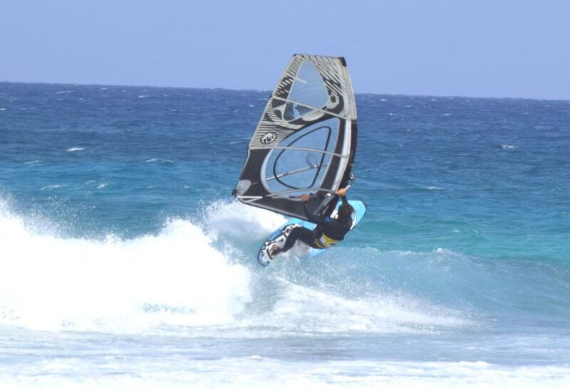 from-corralejo-small-group-windsurfing-class-in-el-cotillo