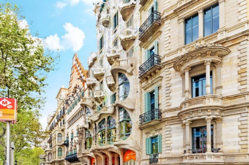 from-costa-brava-barcelona-and-antoni-gaudis-work-bus-tour