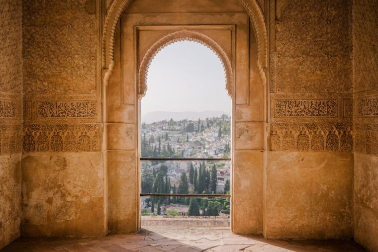 from-costa-del-sol-granada-alhambra-nasrid-palaces-tour