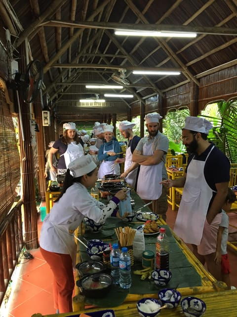 from-da-nang-bay-mau-cooking-class-basket-boat-and-market