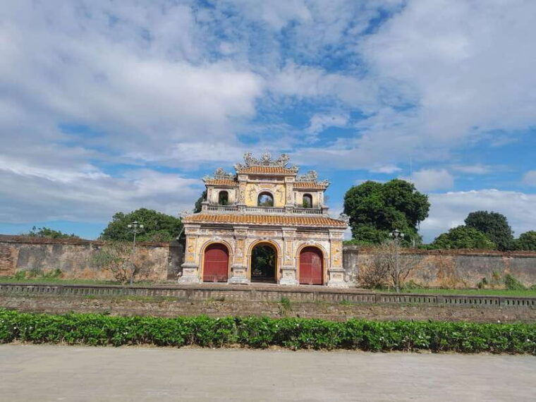 from-da-nang-day-trip-to-hue-by-private-car-transfer