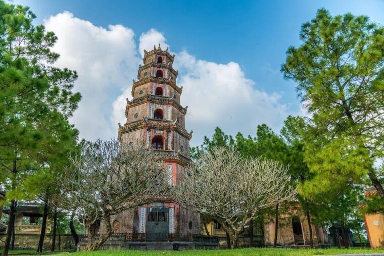 from-da-nang-discover-hue-city