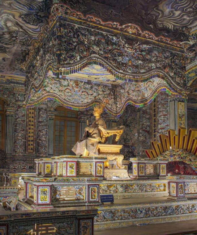 from-da-nang-hue-imperial-city-and-khai-dinh-tomb-day-trip