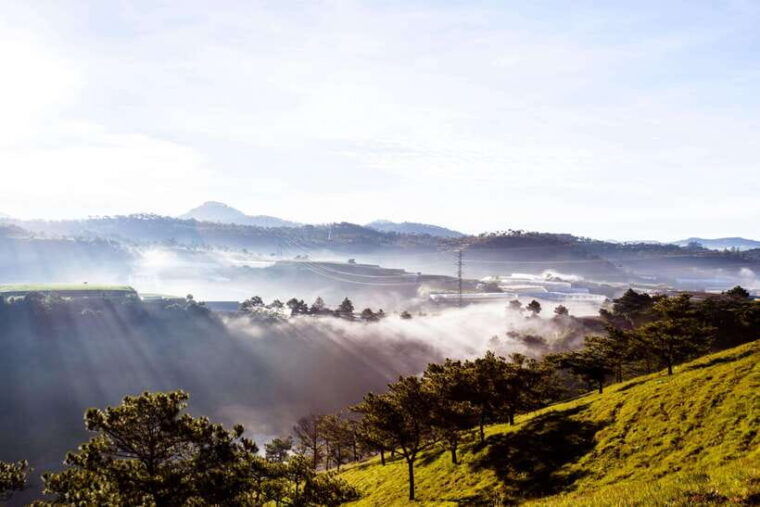 from-dalat-sunrise-tour-hike-over-misty-valley