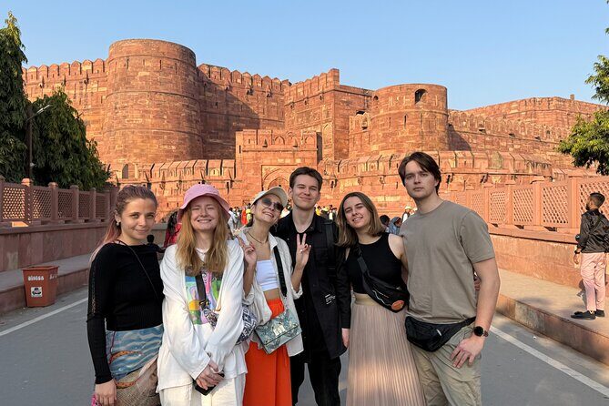 From Delhi: Private Agra & Taj Mahal Tour with 5 * Lunch - Exploring the Agra Fort: Mughal Grandeur