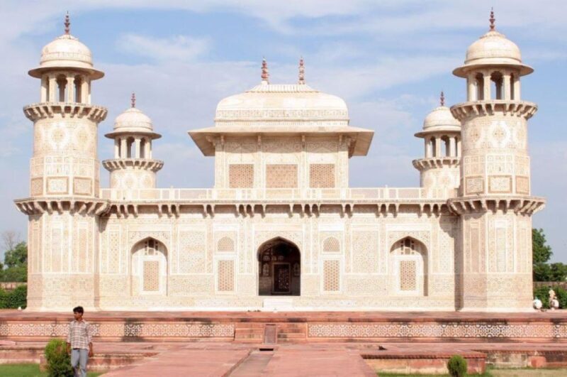 From Delhi: Private Taj Mahal, Agra Fort & Baby Taj Day Tour - A Well-Rounded Day Trip from Delhi