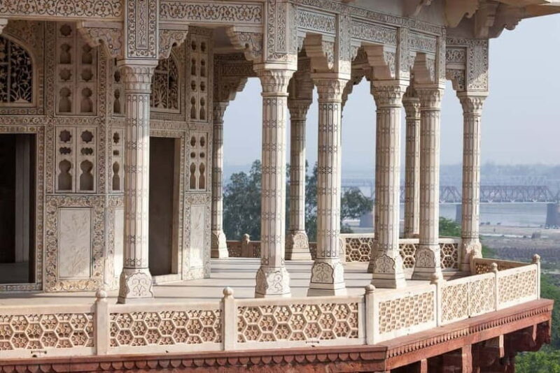 From Delhi: Private Taj Mahal & Agra Fort Day Trip by AC Car - Indulgence and Rest: Lunch at a 5-Star Hotel