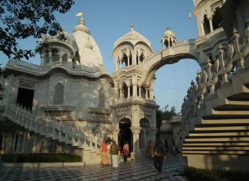 From Delhi: Same Day Mathura and Vrindavan Spiritual Tour - Exploring the Spiritual Heart of Uttar Pradesh: The Tour Breakdown