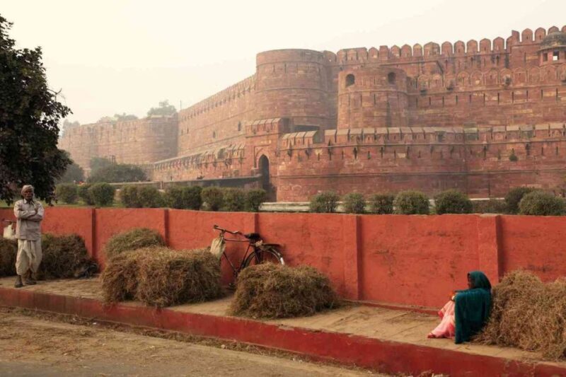 From Delhi: Taj Mahal, Agra Fort Day Tour with Transfers - Discovering Agra Fort