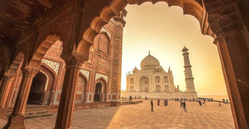 From Delhi: Taj Mahal & Agra Fort Tour by Car with 5* Lunch - Savoring a 5-Star Lunch