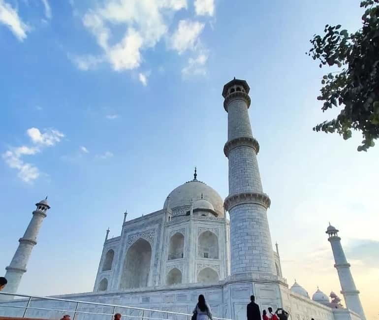 From Delhi: Taj Mahal Agra & Mathura Vrindavan Day Tour - Transition to Mathura: The Birthplace of Krishna