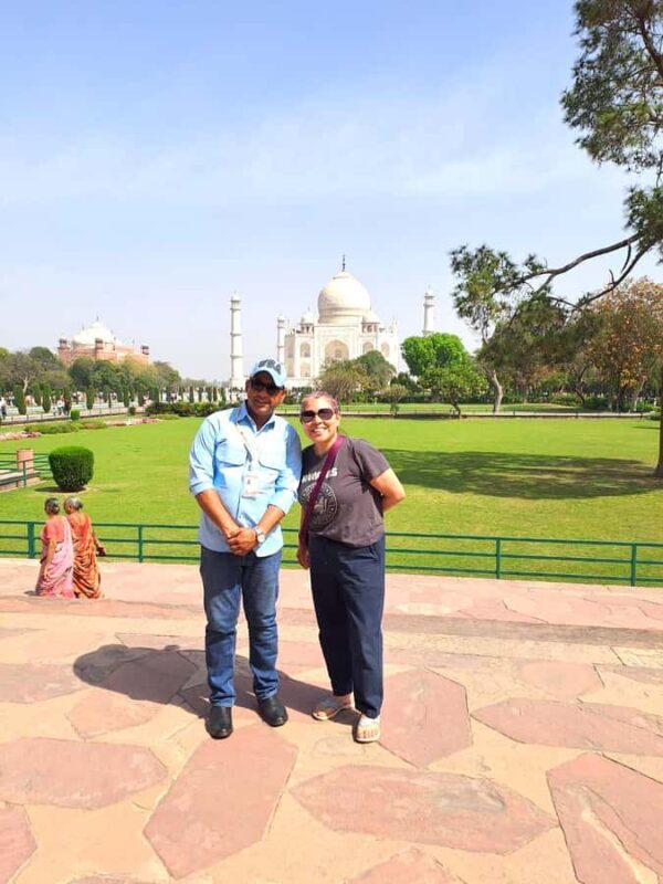 From Delhi: Taj Mahal Premium Day Trip with Guide & Lunch - Detailed Breakdown of the Experience