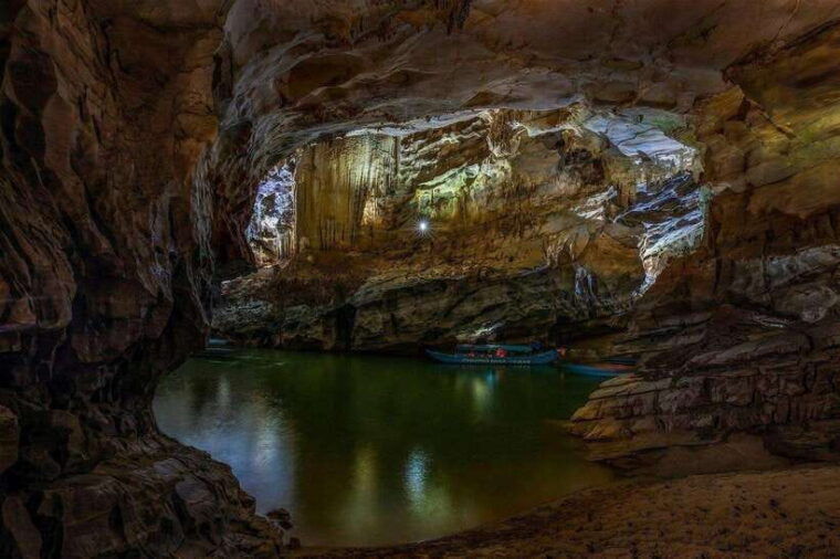 from-dong-hoi-paradise-cave-and-phong-nha-cave-day-tour