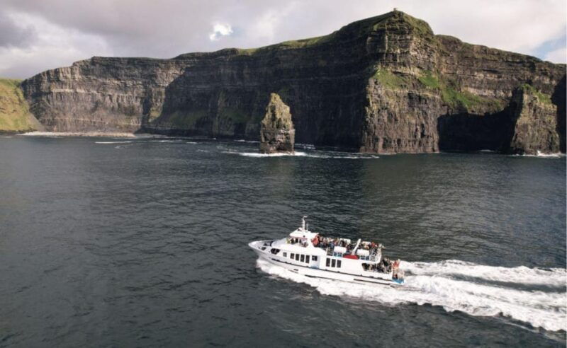 from-dublin-cliffs-of-moher-boat-tour-aillwee-cave