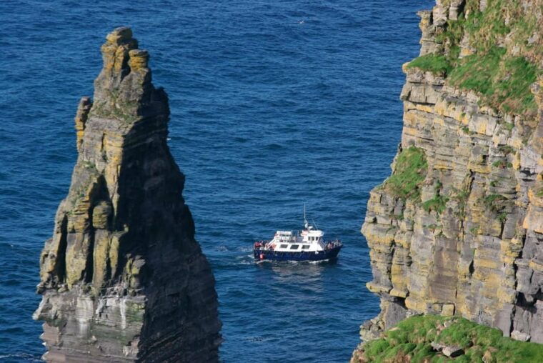 from-dublin-cliffs-of-moher-boat-tour-aillwee-cave