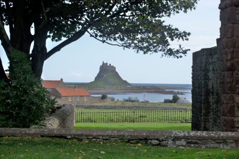from-edinburg-viking-coast-alnwick-castle-day-tour