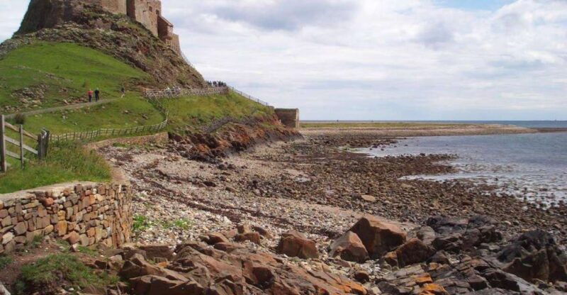 from-edinburg-viking-coast-alnwick-castle-day-tour