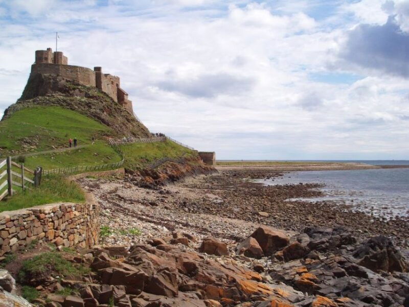 from-edinburg-viking-coast-alnwick-castle-day-tour