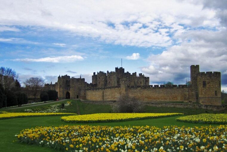 from-edinburg-viking-coast-alnwick-castle-day-tour