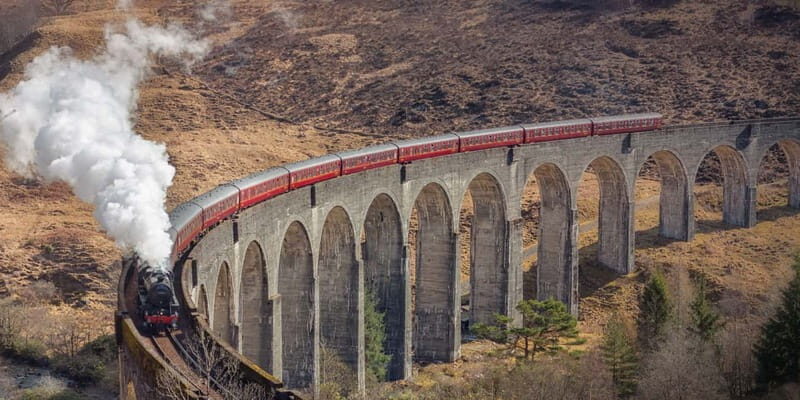 From Edinburgh: Glenfinnan, Fort William and Highland Cows - Exploring the Highland Highlights