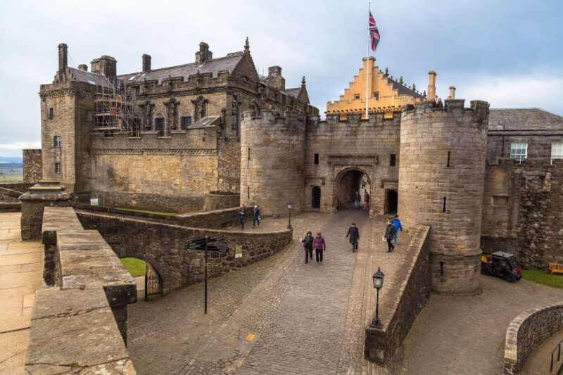 from-edinburgh-loch-lomond-stirling-castle-the-kelpies
