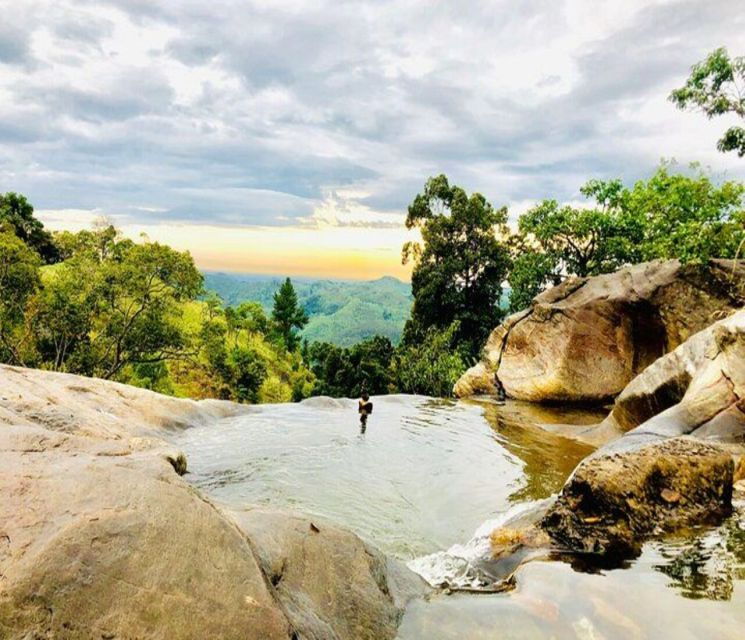 from-ella-diyaluma-waterfall-natural-pool-bath-day-trip