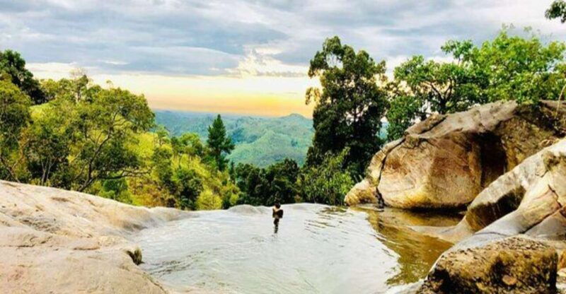 from-ella-diyaluma-waterfall-natural-pool-bath-day-trip