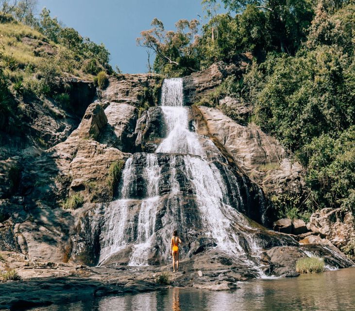 from-ella-diyaluma-waterfall-natural-pool-bath-day-trip