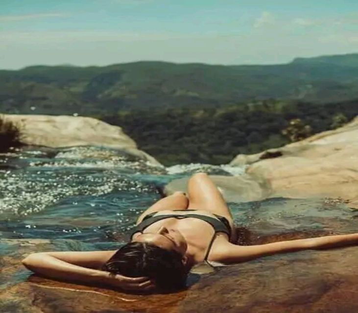 from-ella-diyaluma-waterfall-natural-pool-bath-day-trip