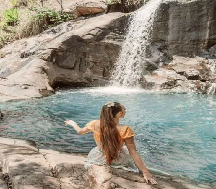 from-ella-diyaluma-waterfall-natural-pool-bath-day-trip