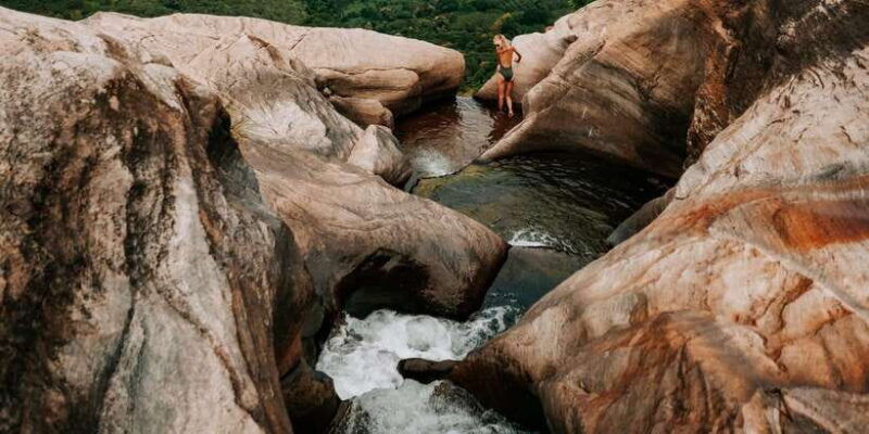 from-ella-diyaluma-waterfall-natural-pool-bath-with-lunch