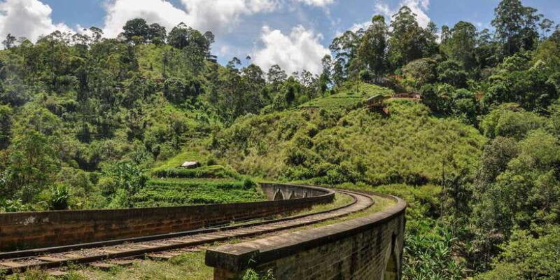 from-ella-little-adams-peak-and-nine-arches-bridge-hiking