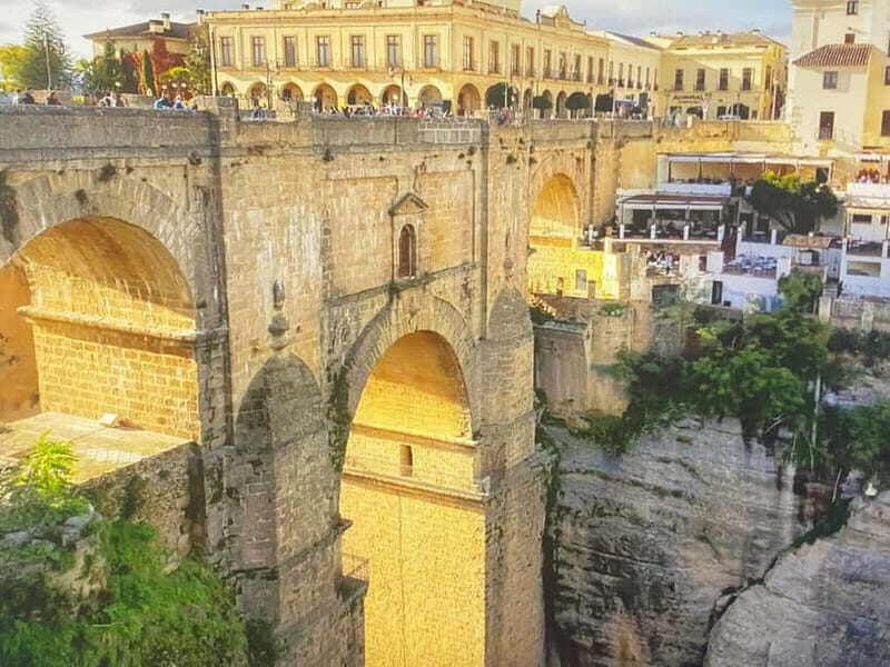 From Estepona: Ronda private tour, transportation, café, bullring, tapas, drinks - The Culinary Highlight: Tapas and Regional Wines