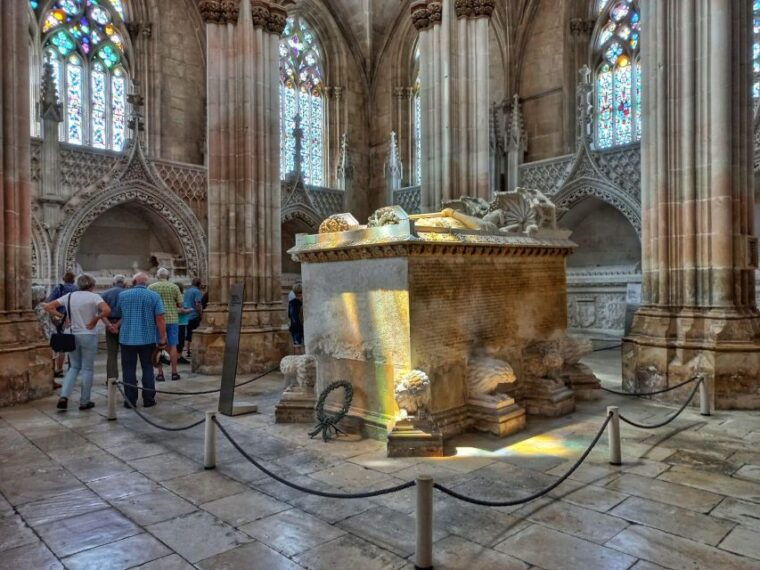 from-fatima-to-batalha-nazare-and-obidos-private-tour