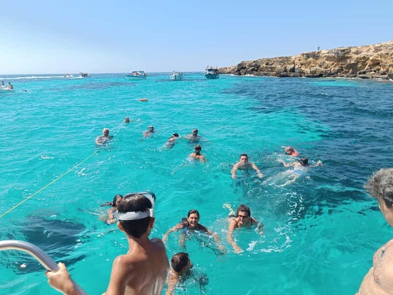 FROM FAVIGNANA: Authentic Favignana on a traditional boat, without rushing. - The Guide and the Atmosphere