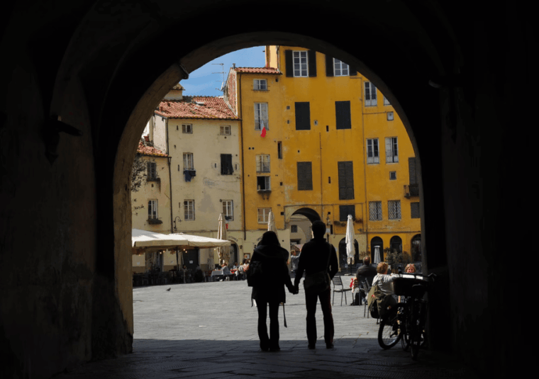 from-florence-tour-pisa-lucca-by-minivan