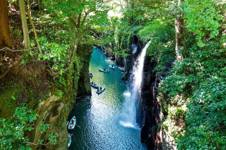 from-fukuoka-miyazaki-kumamoto-and-takachiho-gorge-tour