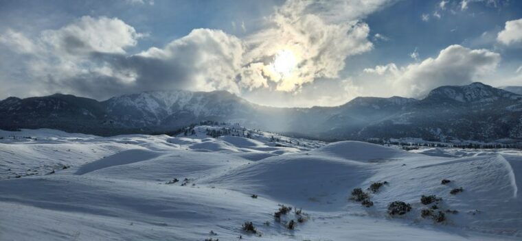 from-gardiner-guided-yellowstone-cross-country-skiing-tour