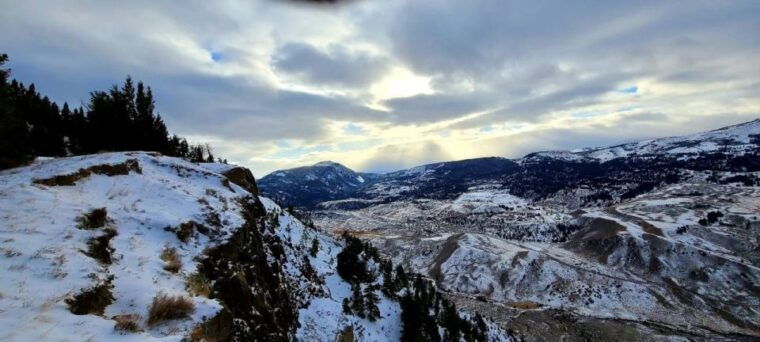 from-gardiner-guided-yellowstone-cross-country-skiing-tour