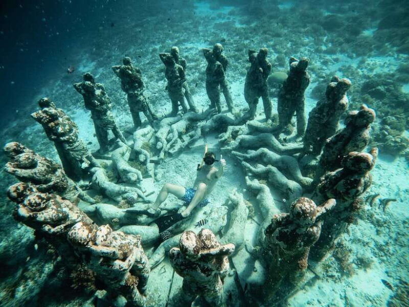 from-gili-air-snorkeling-with-turtles-underwater-statue
