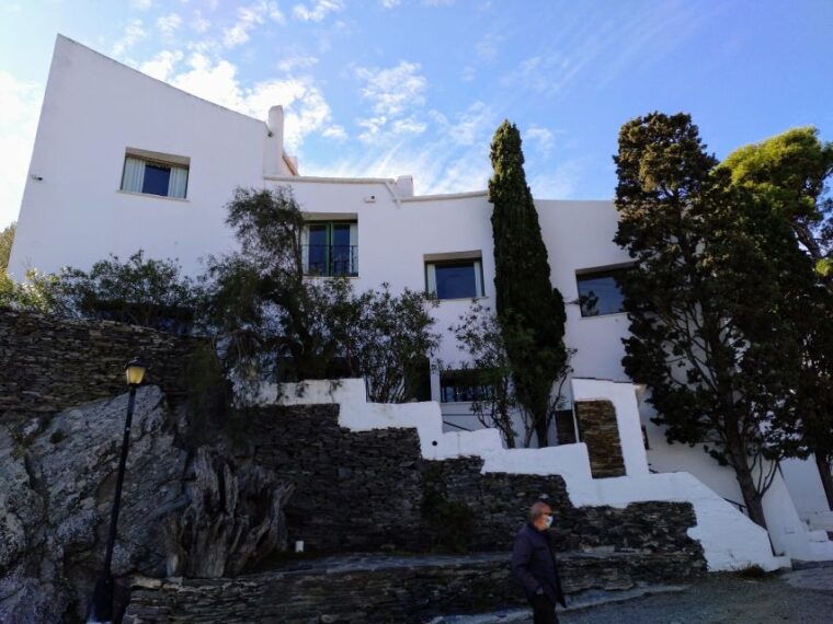 from-girona-dali-museum-cadaques-and-creus-cape-tour