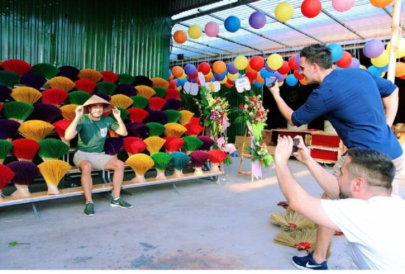 from-ha-noi-explore-quang-phu-cau-incense-village-half-day