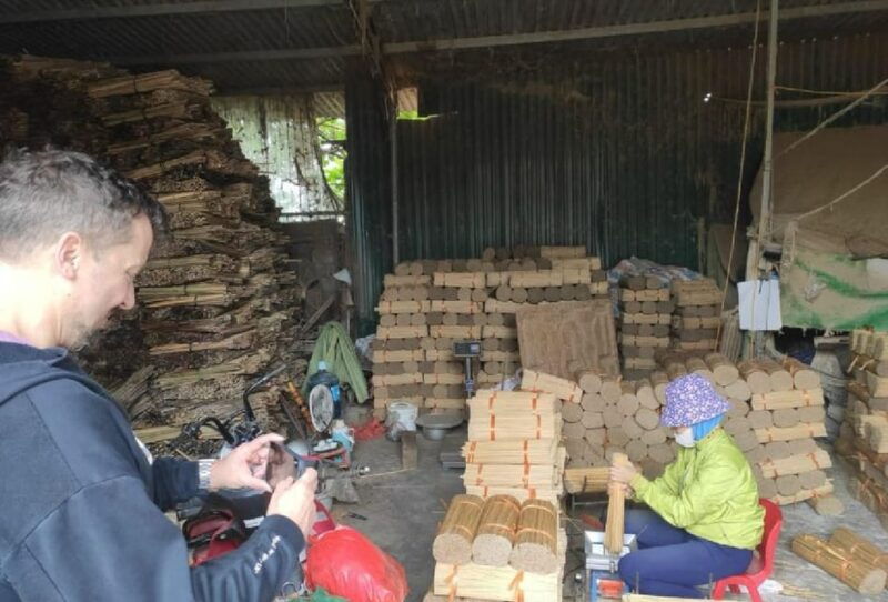 from-ha-noi-explore-quang-phu-cau-incense-village-half-day