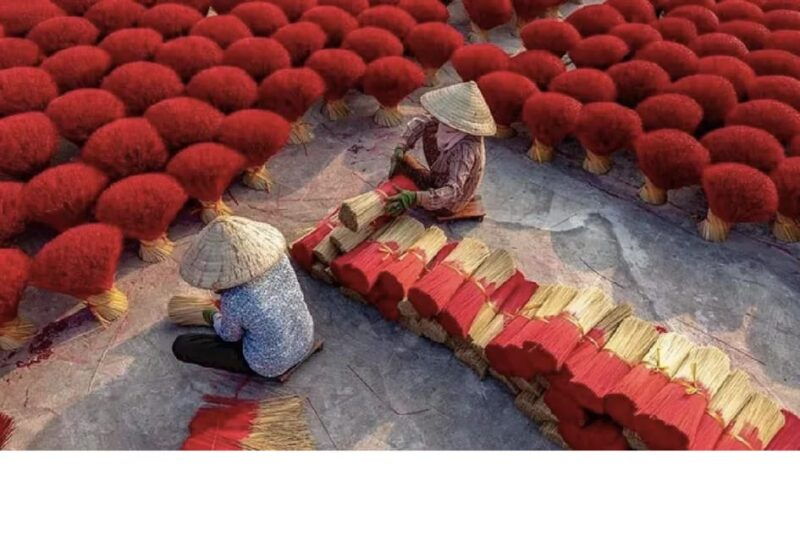 from-ha-noi-explore-quang-phu-cau-incense-village-half-day