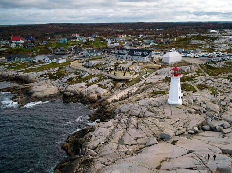 from-halifax-peggys-cove-bus-tour